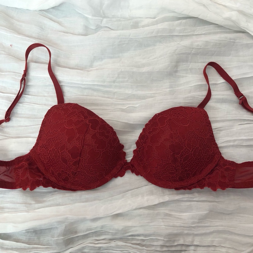 Dark red floral lace bra from La Senza!